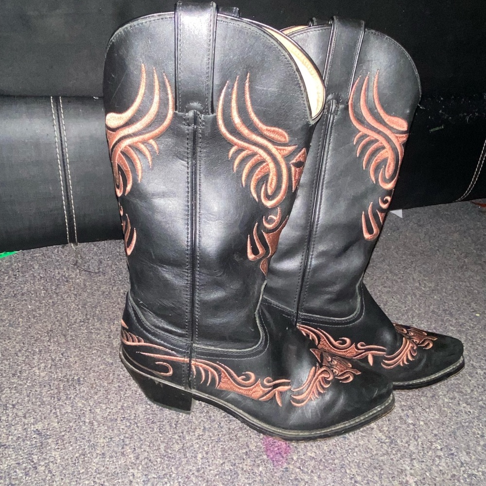 Women’s Durango cowboy boots basically brand new size 7 medium